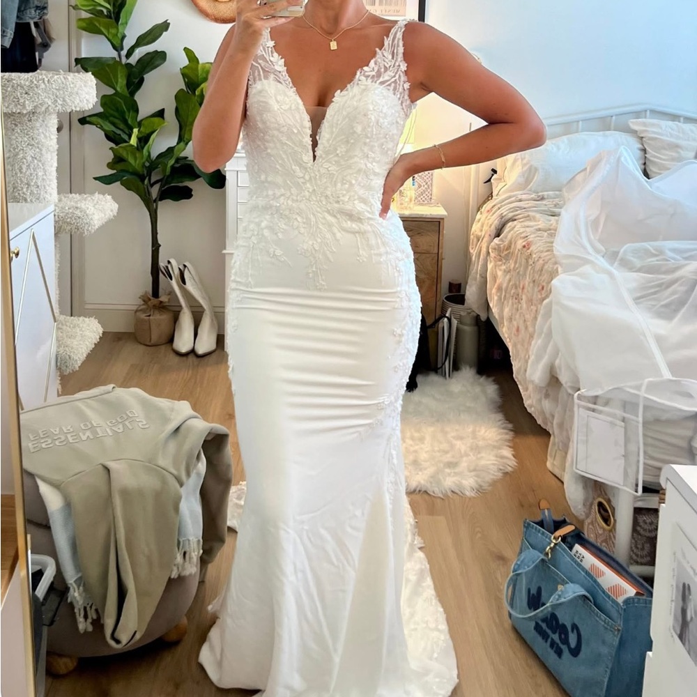 Ivory Lace Bridal Gown